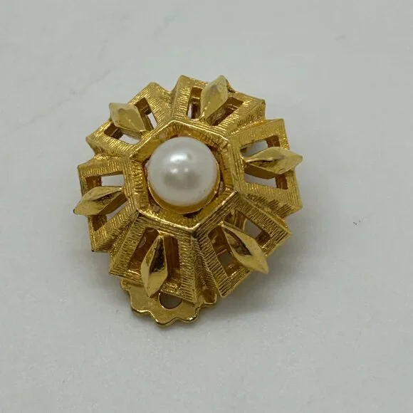 Vintage Gold-Tone Brooch & Clip-on Earrings Set With Faux Pearls Statement - Picture 7 of 16